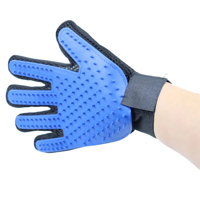 Pet Grooming Glove – Gently Removes Loose Fur from Cats & Dogs