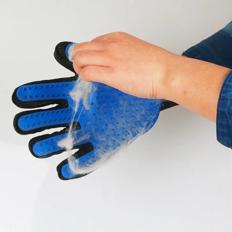 Pet Grooming Glove – Gently Removes Loose Fur from Cats & Dogs